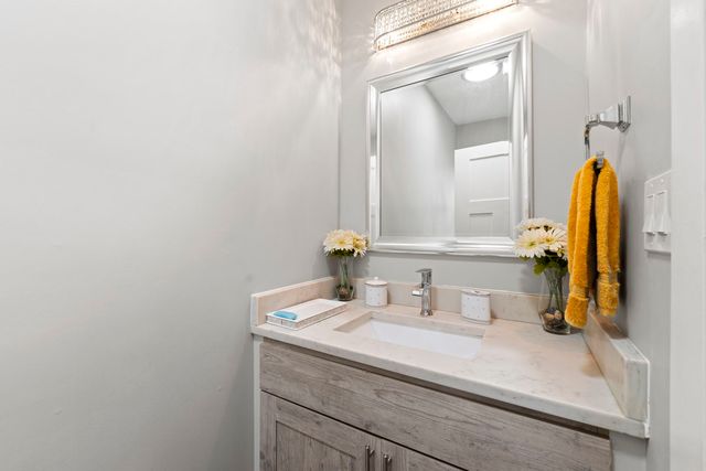 606 S 2nd Avenue, Maywood, IL 60153