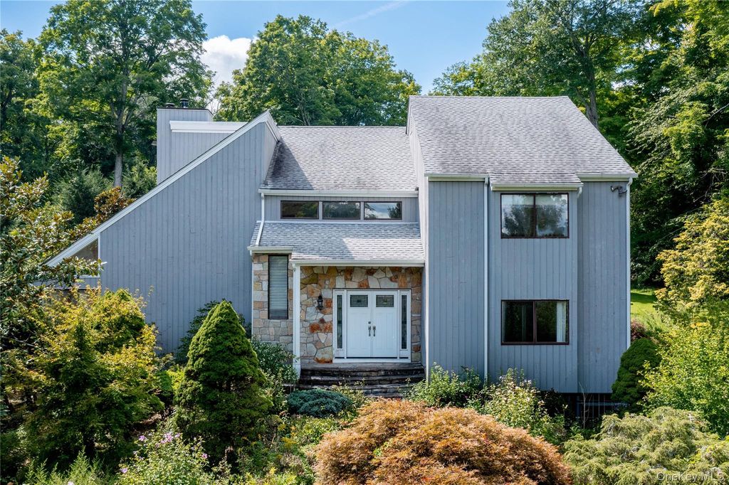8 Cobbling Rock Drive, Katonah, NY 10536 — exterior