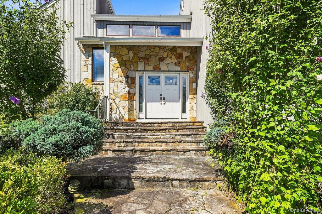 8 Cobbling Rock Drive, Katonah, NY 10536 — photo 2