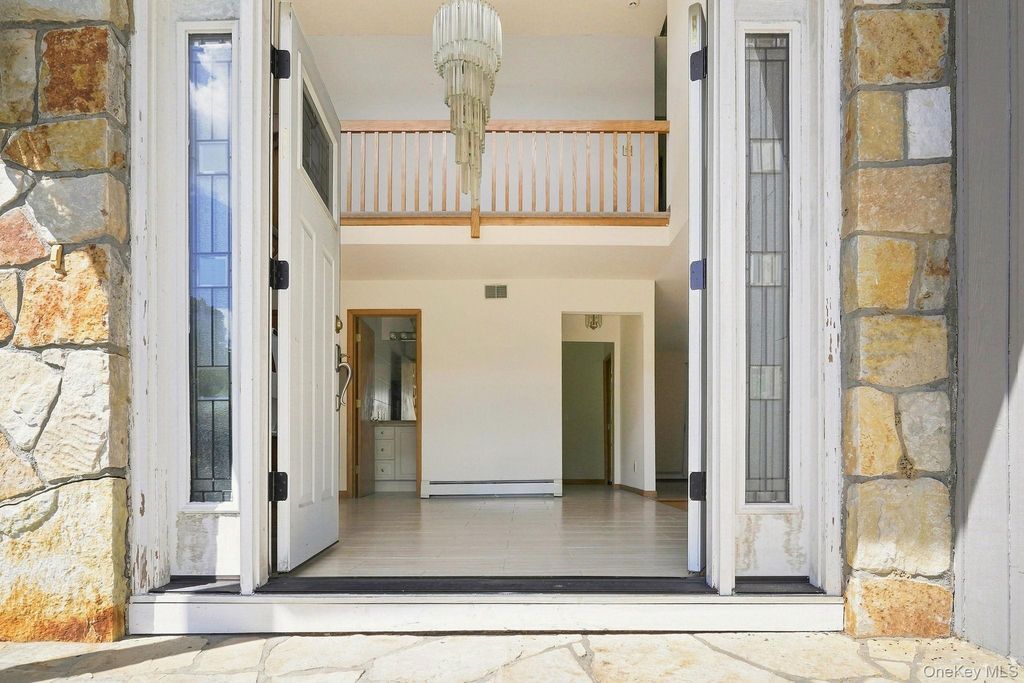 8 Cobbling Rock Drive, Katonah, NY 10536 — photo 3
