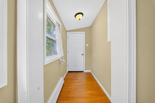 3 Round Hill St, Boston, MA 02130