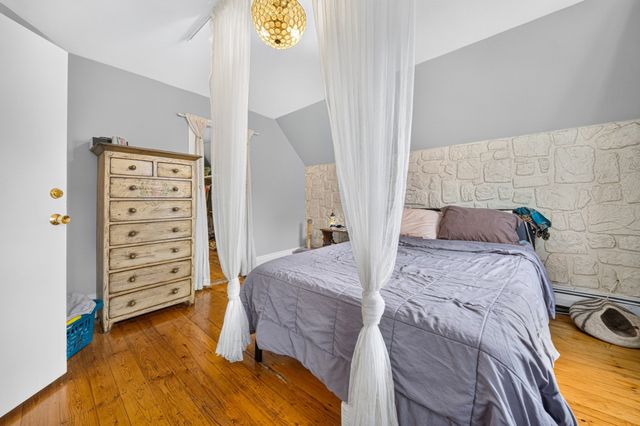 3 Round Hill St, Boston, MA 02130