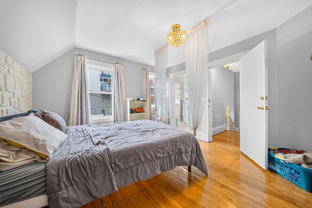 3 Round Hill St, Boston, MA 02130