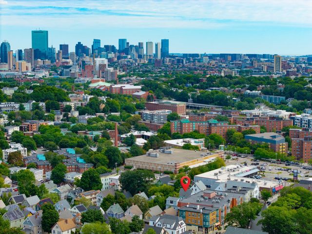 3 Round Hill St, Boston, MA 02130