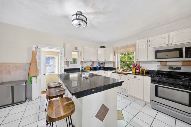 3 Round Hill St, Boston, MA 02130