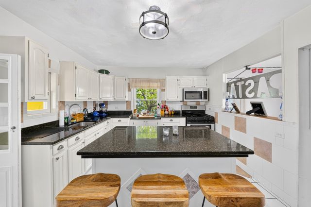 3 Round Hill St, Boston, MA 02130