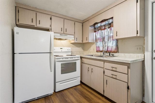 877 ANDERSON AVENUE, Mascotte, FL 34753