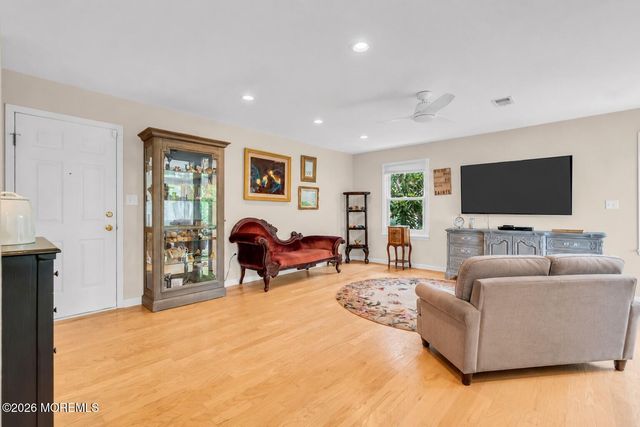 31 Society Hill Way, Tinton Falls, NJ 07724