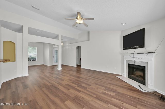 10810 STANTON HILLS Drive E, Jacksonville, FL 32222