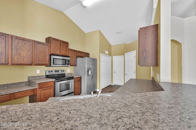 10810 STANTON HILLS Drive E, Jacksonville, FL 32222