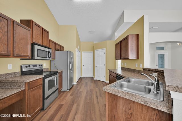 10810 STANTON HILLS Drive E, Jacksonville, FL 32222