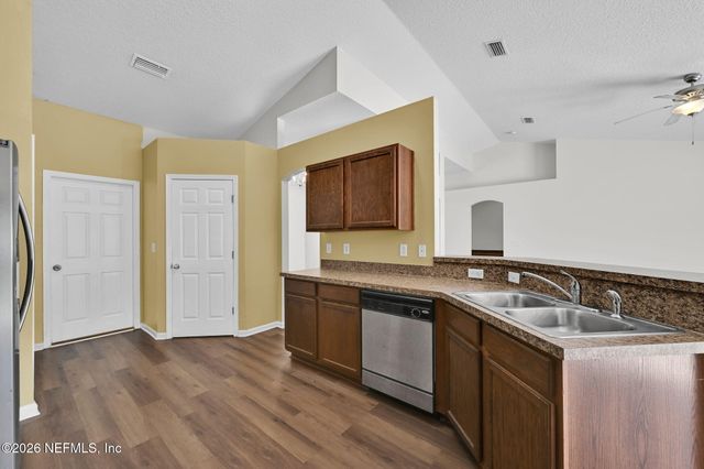 10810 STANTON HILLS Drive E, Jacksonville, FL 32222