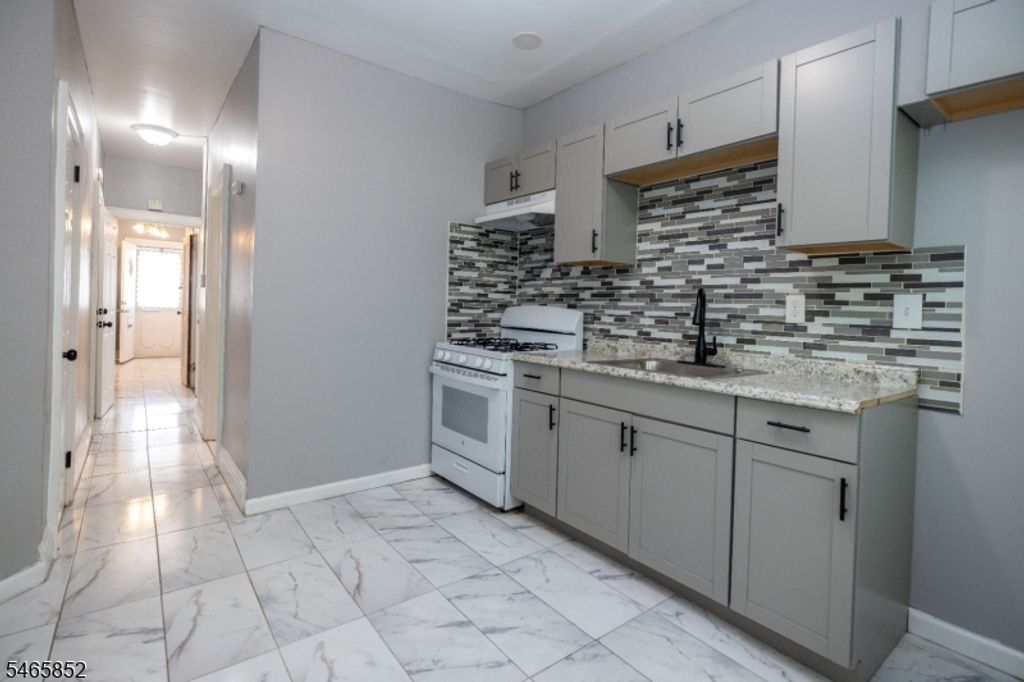 315 Pearsall Ave, Jersey City, NJ 07305 — photo 2