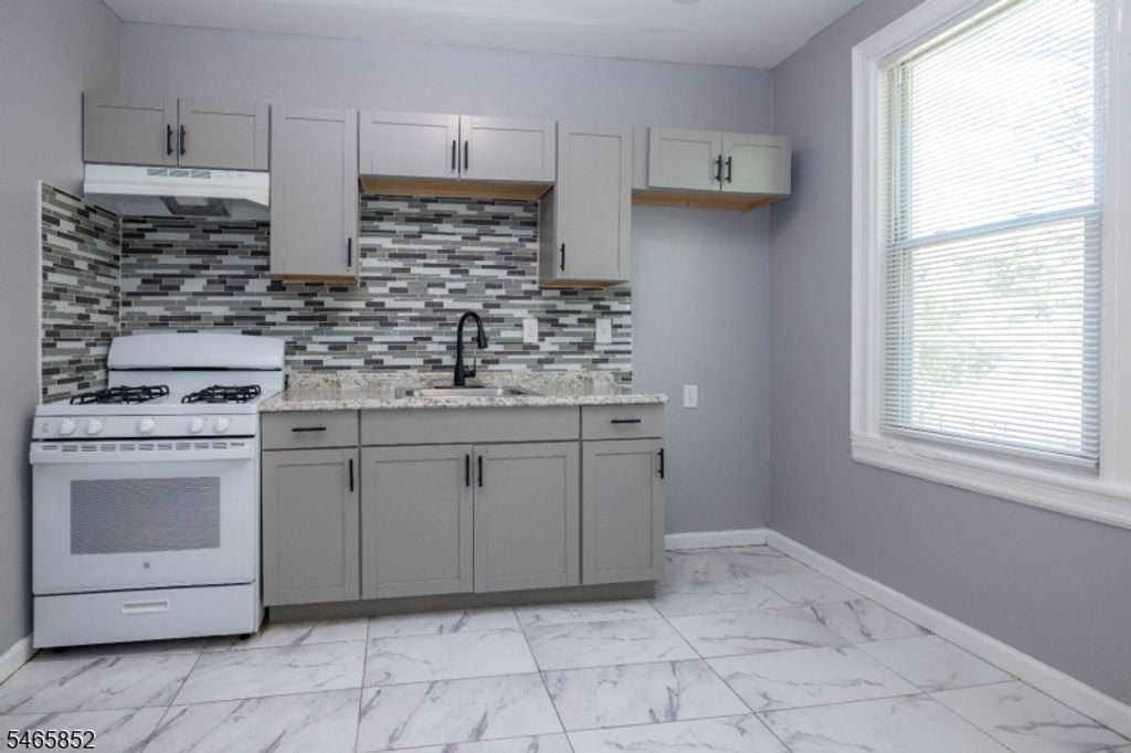 315 Pearsall Ave, Jersey City, NJ 07305 — photo 3