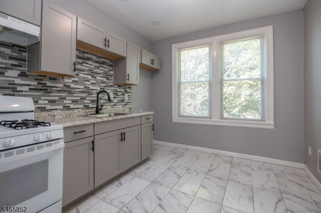 315 Pearsall Ave, Jersey City, NJ 07305 — photo 4