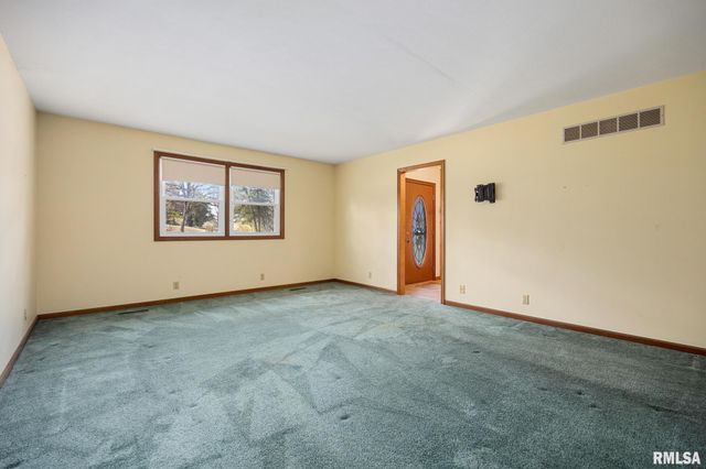 2353 HOLLANDS GROVE Road, Washington, IL 61571