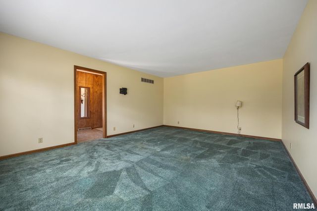 2353 HOLLANDS GROVE Road, Washington, IL 61571