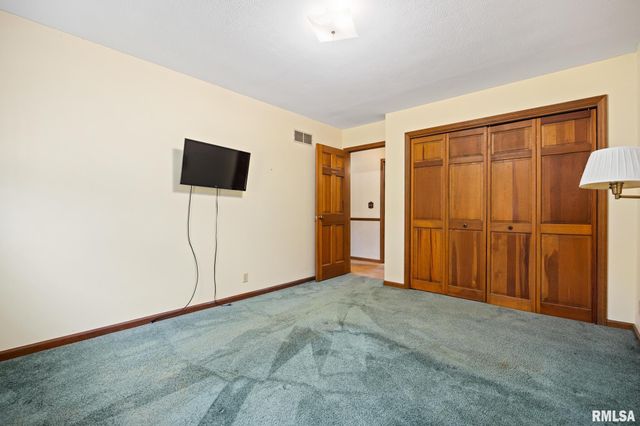 2353 HOLLANDS GROVE Road, Washington, IL 61571
