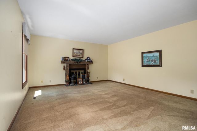 2353 HOLLANDS GROVE Road, Washington, IL 61571