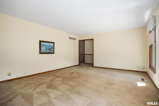 2353 HOLLANDS GROVE Road, Washington, IL 61571