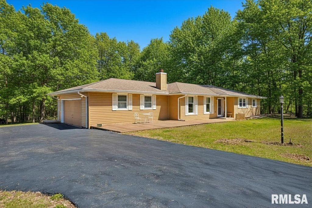 2353 HOLLANDS GROVE Road, Washington, IL 61571