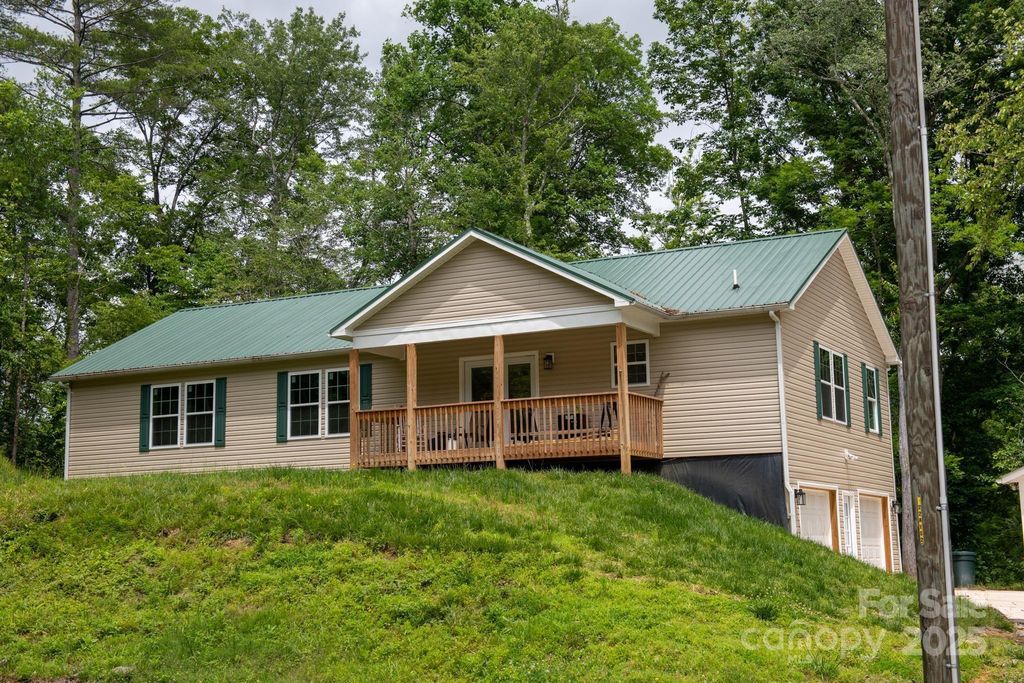 1036 Williamsburg Drive, Lenoir, NC 28645