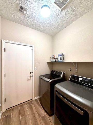 2016 Gunnison Place NW, Albuquerque, NM 87120