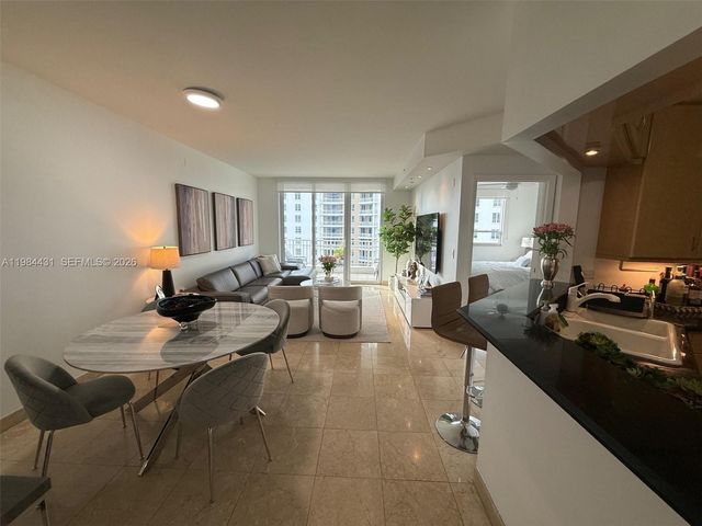 801 Brickell Key Blvd 907, Miami, FL 33131