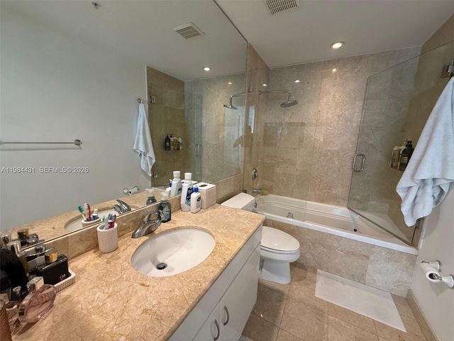 801 Brickell Key Blvd 907, Miami, FL 33131