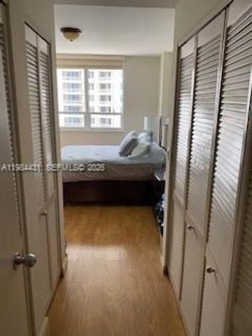 801 Brickell Key Blvd 907, Miami, FL 33131