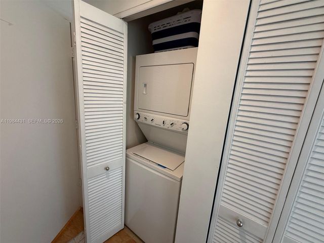 801 Brickell Key Blvd 907, Miami, FL 33131