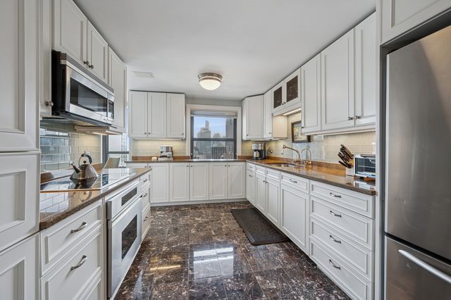 1313 N Ritchie Court 2701, Chicago, IL 60610