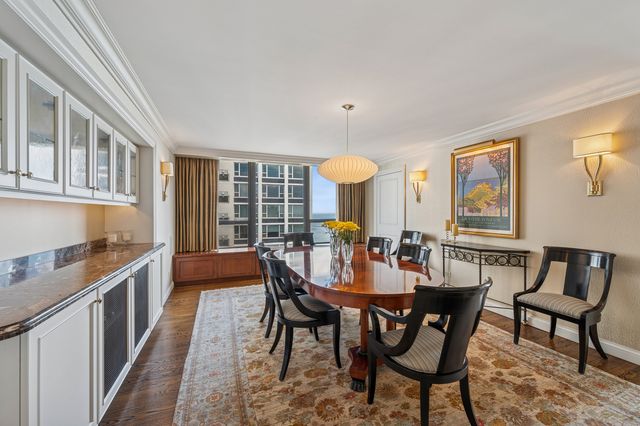 1313 N Ritchie Court 2701, Chicago, IL 60610