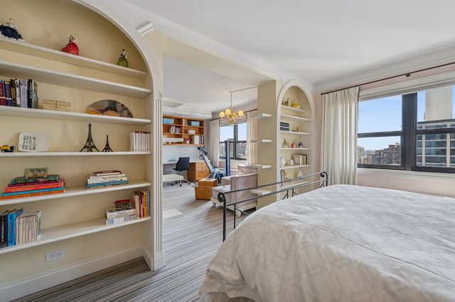 1313 N Ritchie Court 2701, Chicago, IL 60610