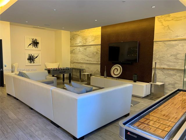 999 SW 1st Ave 2404, Miami, FL 33130