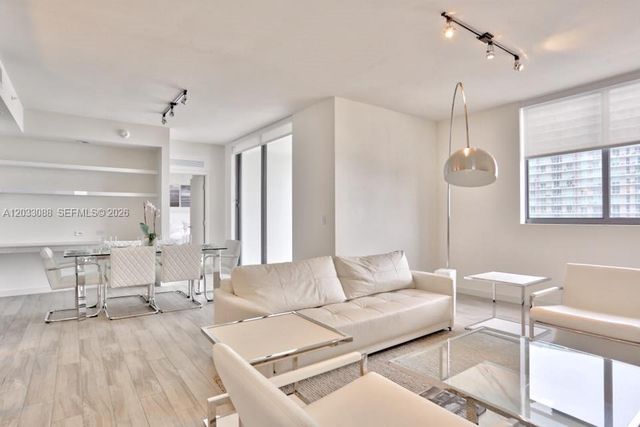 999 SW 1st Ave 2404, Miami, FL 33130
