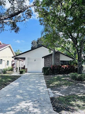 2560 Calamondin Cir, Coconut Creek, FL 33063