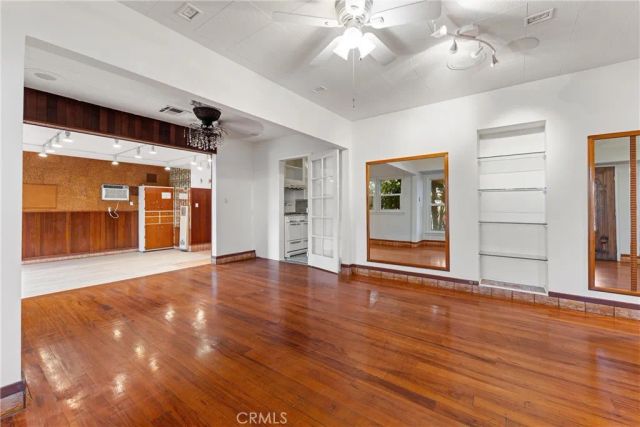 11170 Burbank, North Hollywood, CA 91601