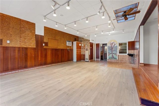 11170 Burbank, North Hollywood, CA 91601