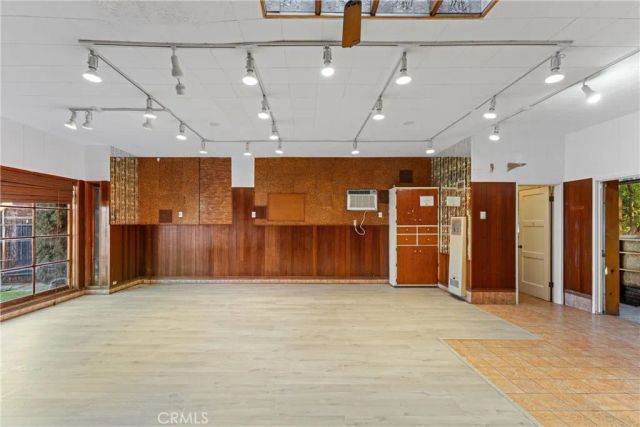 11170 Burbank, North Hollywood, CA 91601