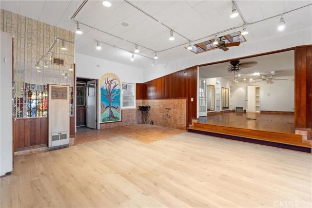 11170 Burbank, North Hollywood, CA 91601