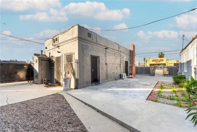 11170 Burbank, North Hollywood, CA 91601
