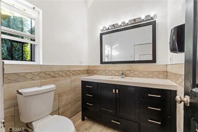 11170 Burbank, North Hollywood, CA 91601