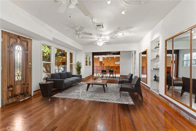 11170 Burbank, North Hollywood, CA 91601
