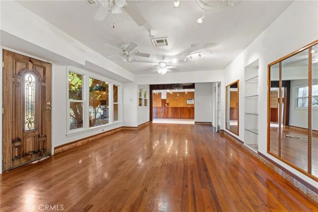 11170 Burbank, North Hollywood, CA 91601