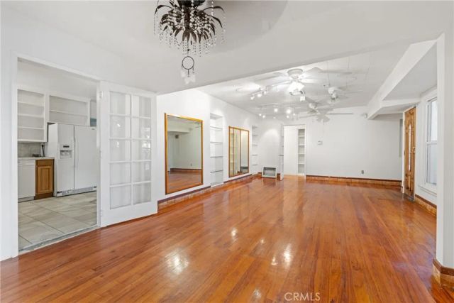 11170 Burbank, North Hollywood, CA 91601