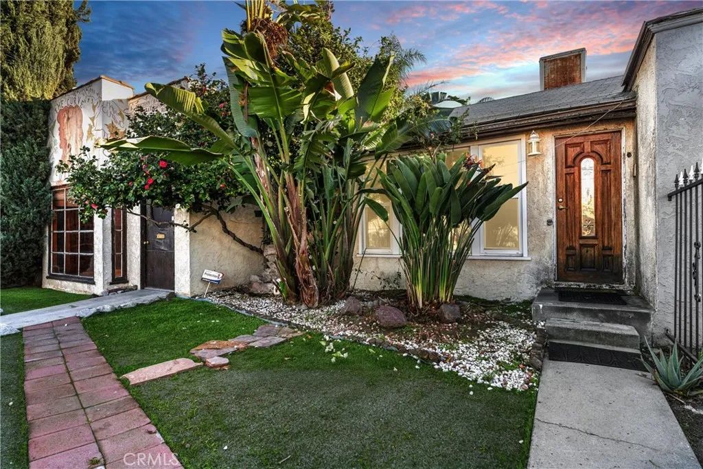 11170 Burbank, North Hollywood, CA 91601