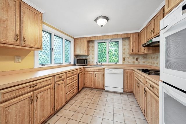 54 Rockwood Rd, Norfolk, MA 02056