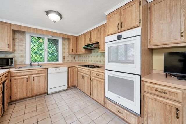54 Rockwood Rd, Norfolk, MA 02056