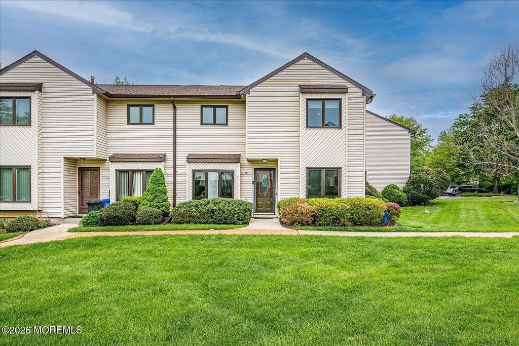 15 Orange Drive, Marlboro, NJ 07746